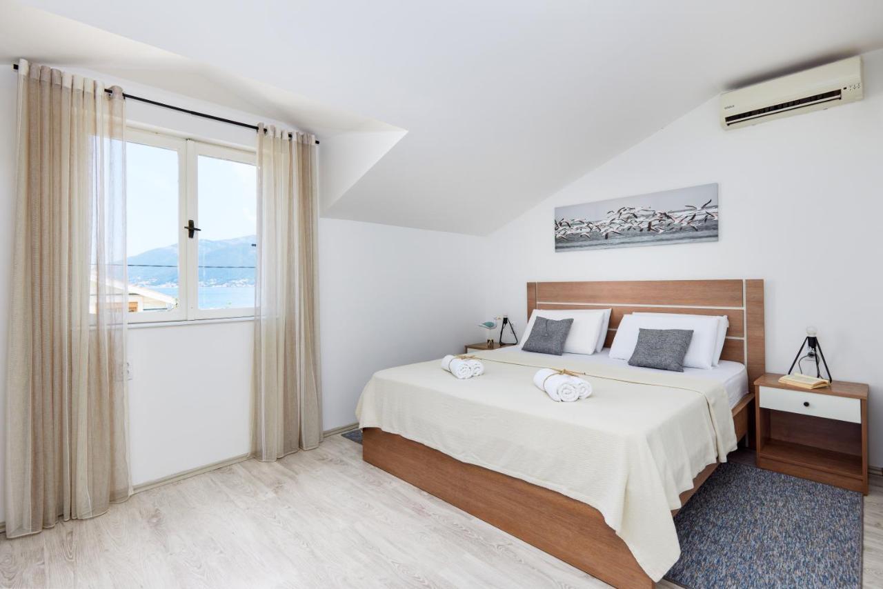 Waikiki Beach House Tivat Exterior photo