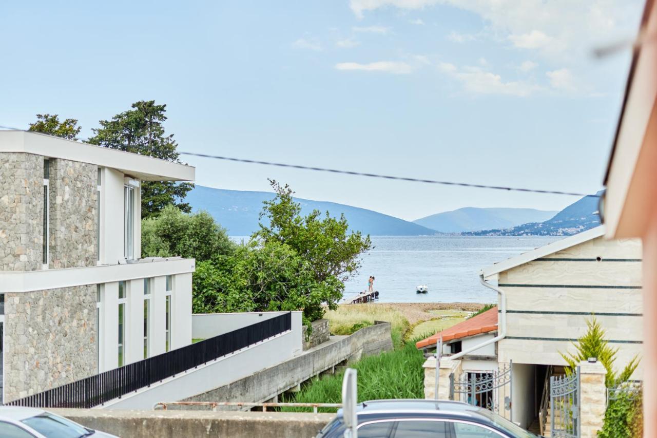 Waikiki Beach House Tivat Exterior photo