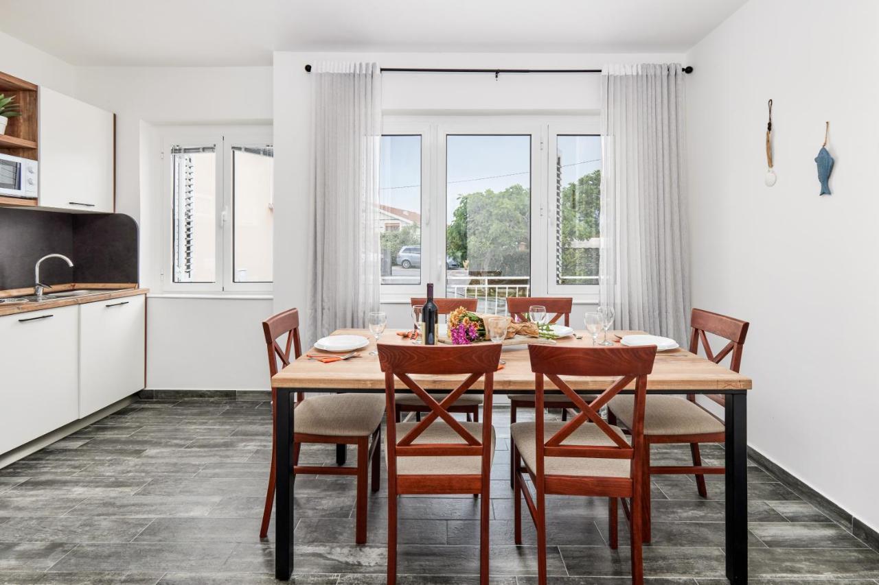 Waikiki Beach House Tivat Exterior photo
