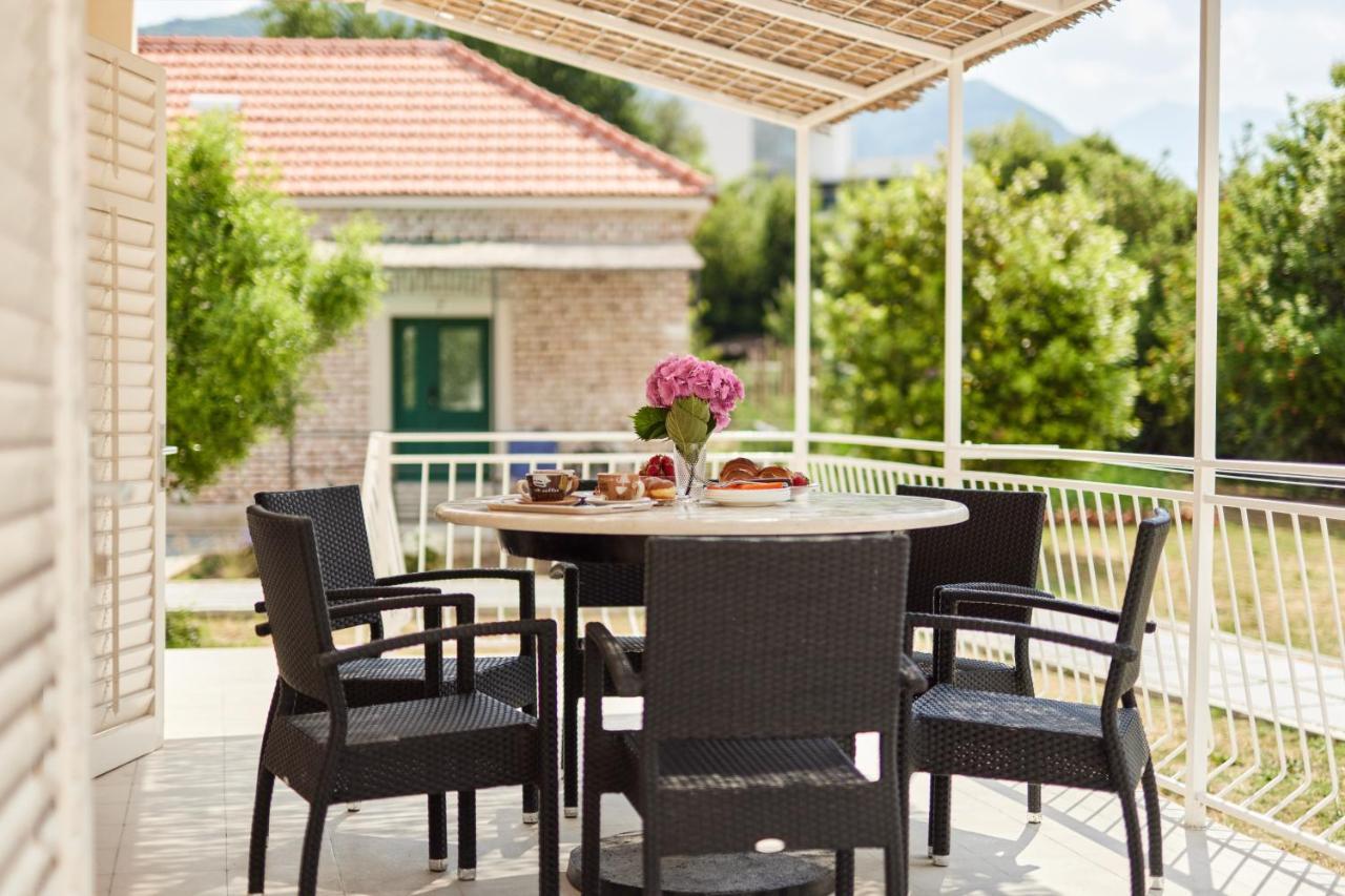 Waikiki Beach House Tivat Exterior photo