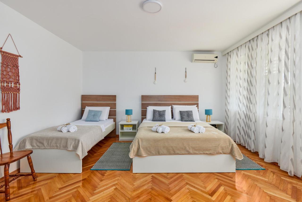 Waikiki Beach House Tivat Exterior photo