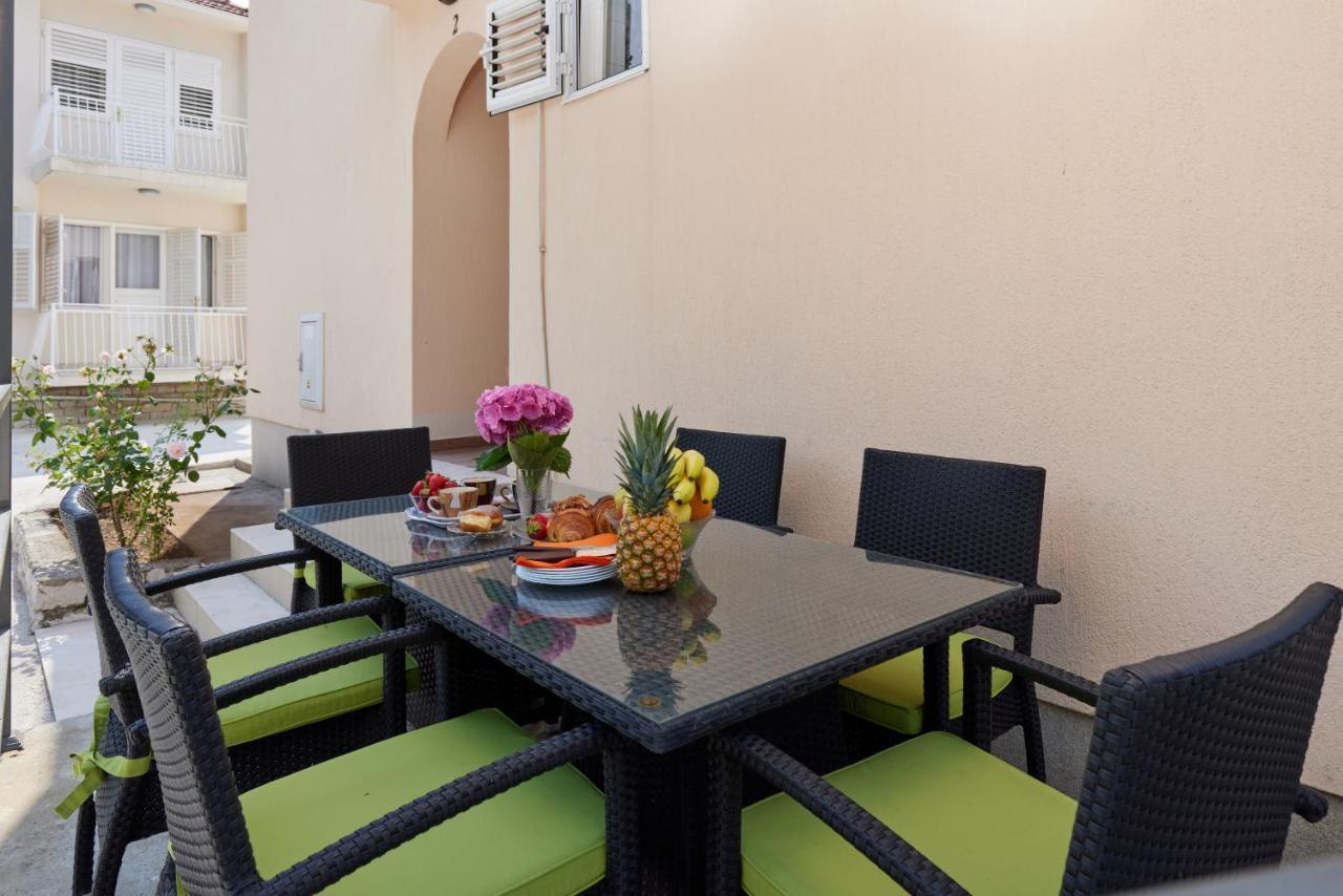 Waikiki Beach House Tivat Exterior photo
