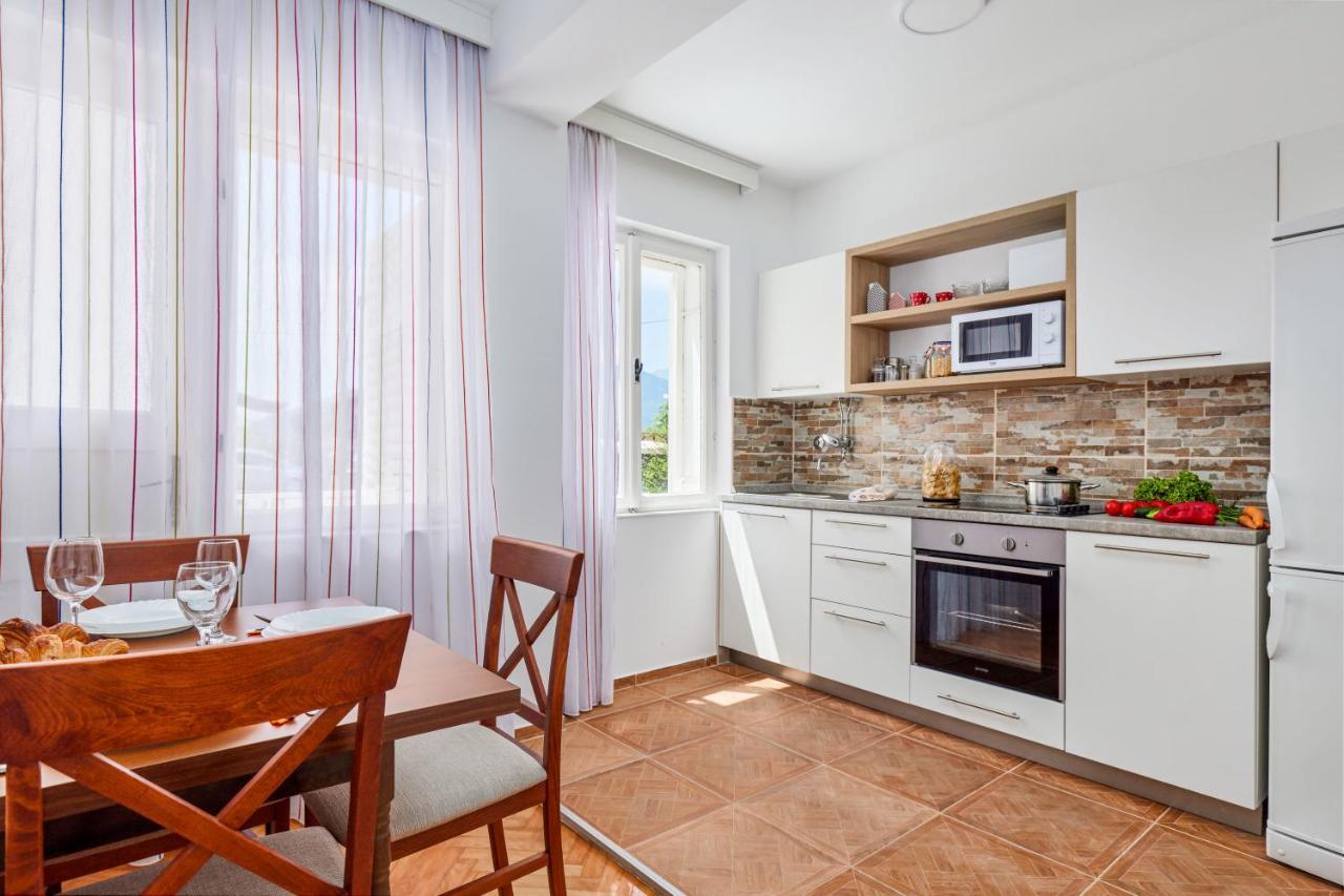 Waikiki Beach House Tivat Exterior photo