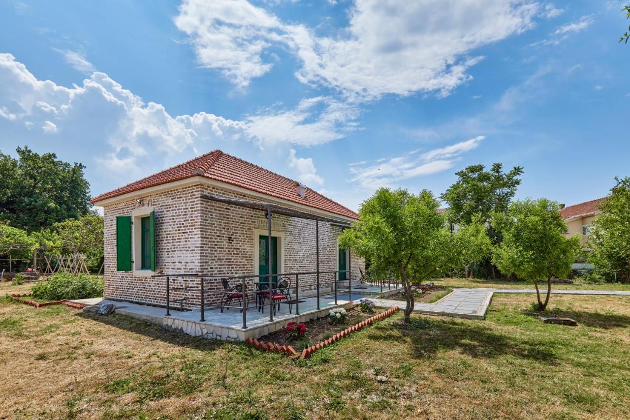 Waikiki Beach House Tivat Exterior photo