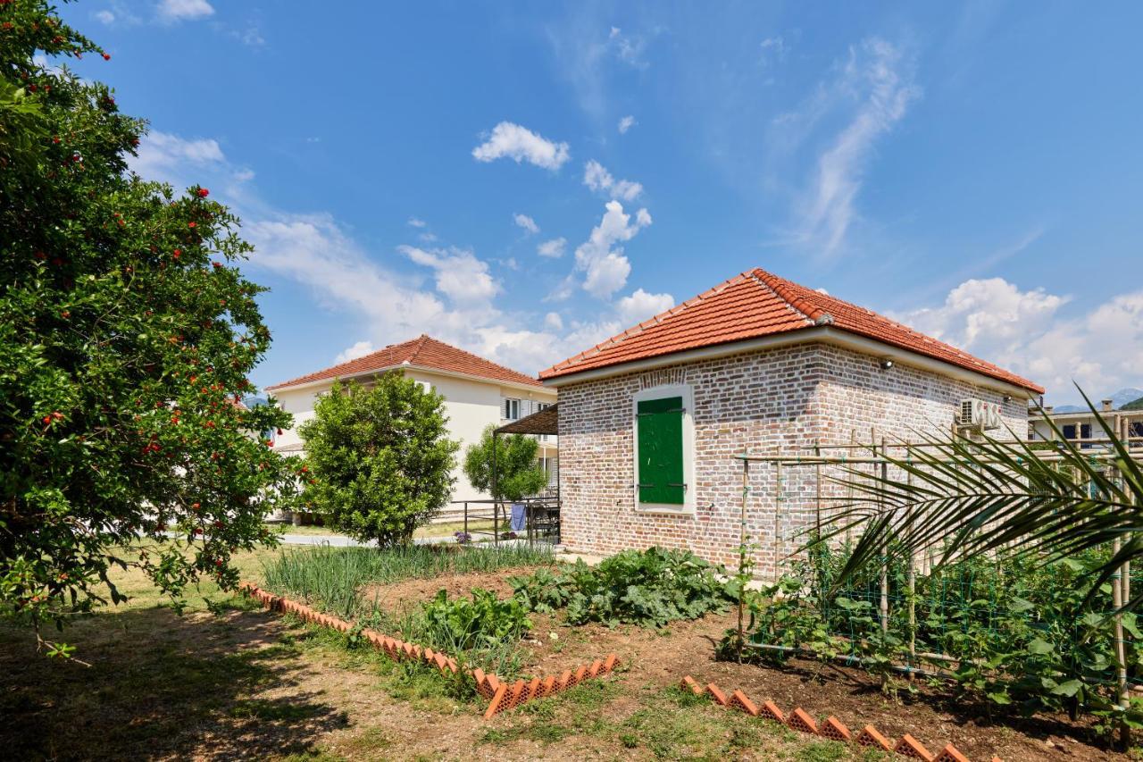 Waikiki Beach House Tivat Exterior photo