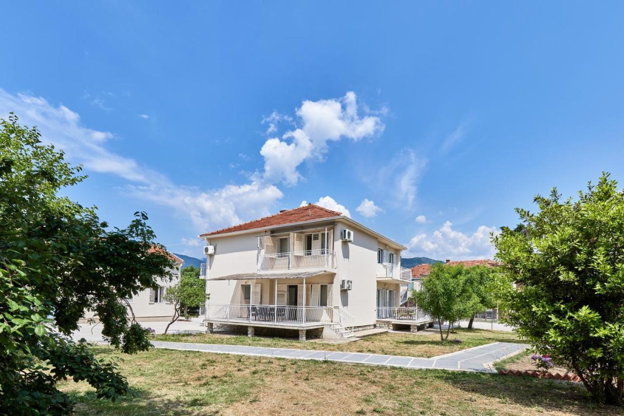 Waikiki Beach House Tivat Exterior photo