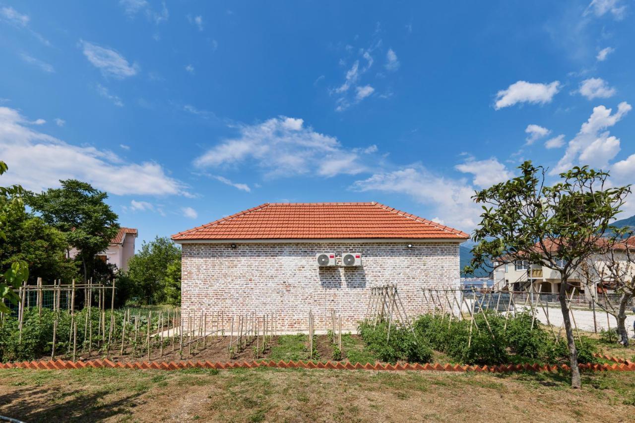 Waikiki Beach House Tivat Exterior photo